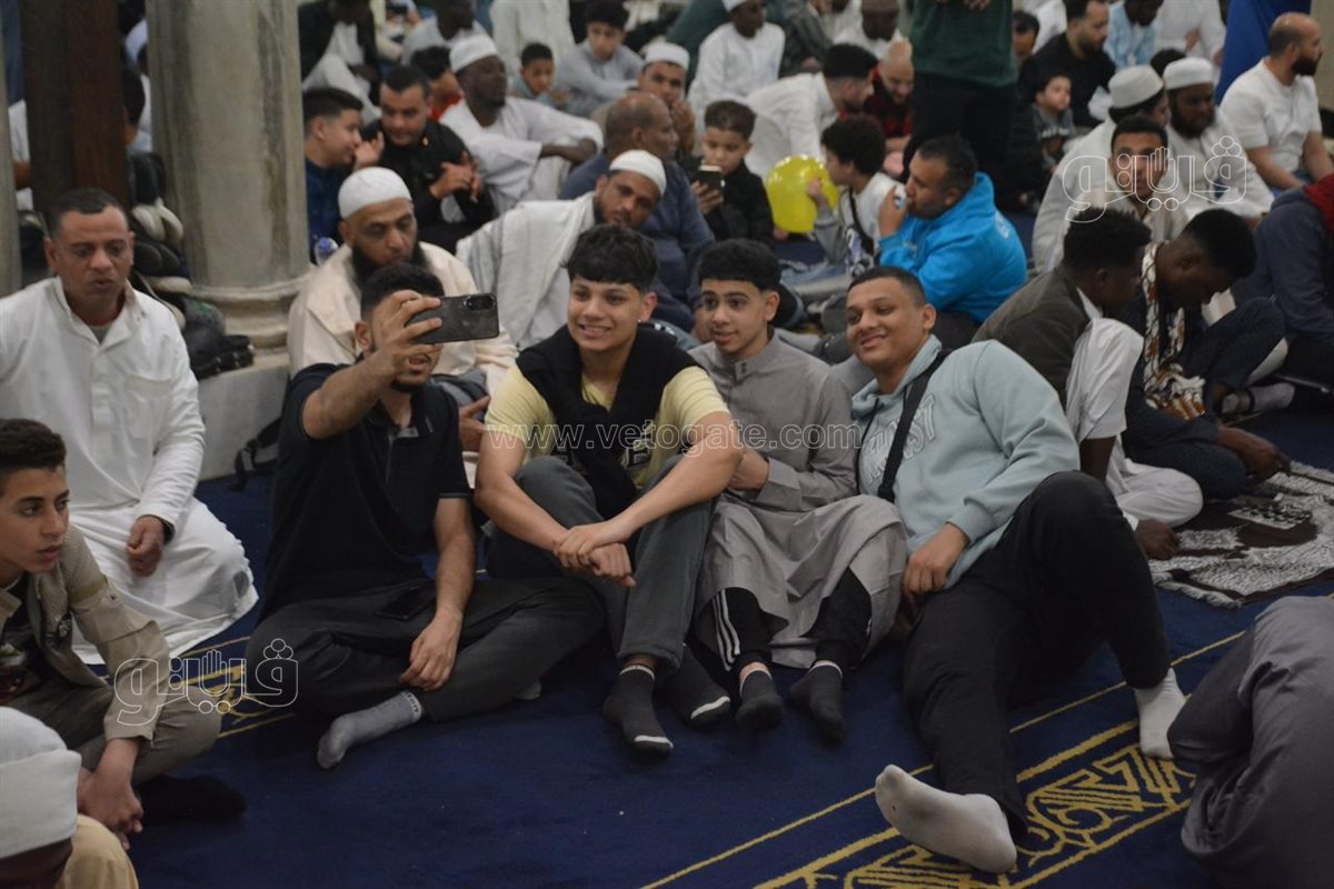 فرحة عيد الفطر في مساجد مصر (37)
