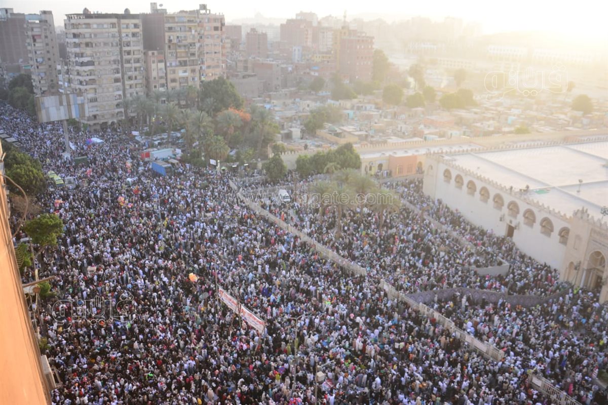 صفوف المصلين أمام عمرو بن العاص لأداء صلاة العيد تخطف القلوب (6)