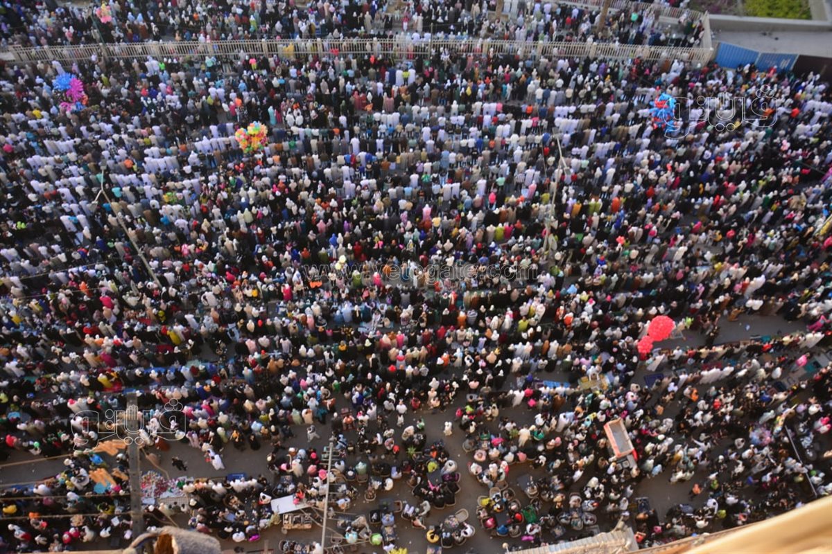 صفوف المصلين أمام عمرو بن العاص لأداء صلاة العيد تخطف القلوب (9)