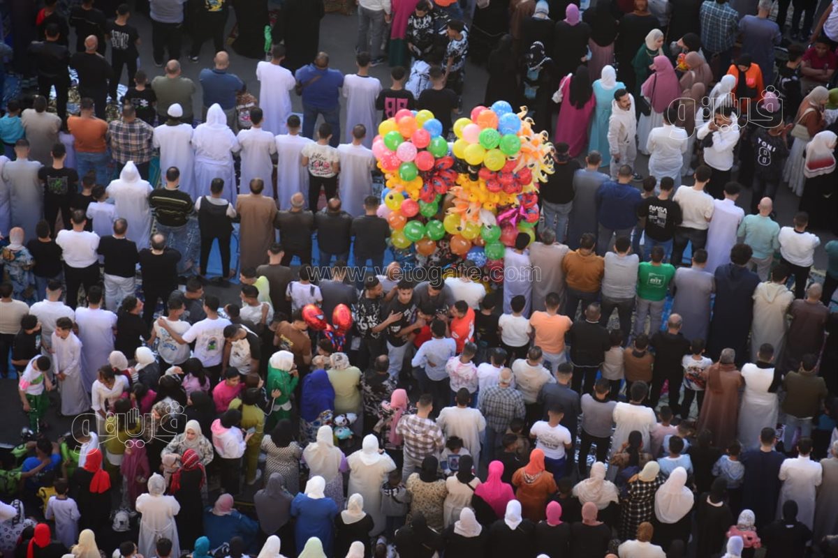 صفوف المصلين أمام عمرو بن العاص لأداء صلاة العيد تخطف القلوب (10)