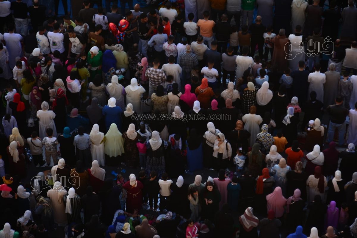 صفوف المصلين أمام عمرو بن العاص لأداء صلاة العيد تخطف القلوب (12)