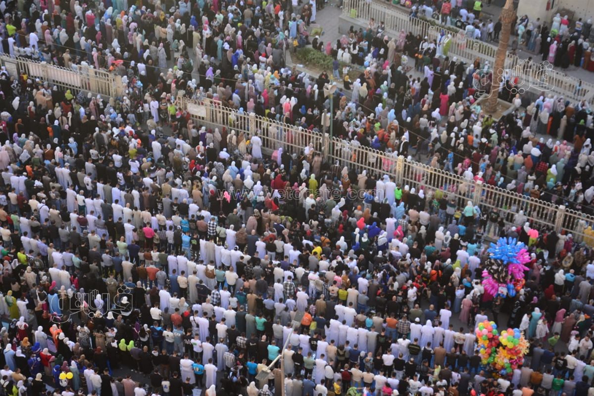 صفوف المصلين أمام عمرو بن العاص لأداء صلاة العيد تخطف القلوب (14)