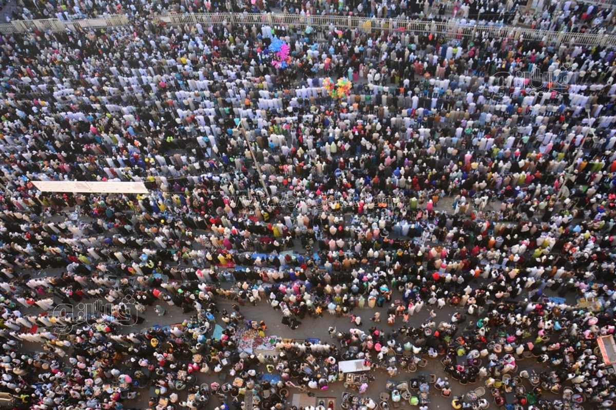 صفوف المصلين أمام عمرو بن العاص لأداء صلاة العيد تخطف القلوب (18)