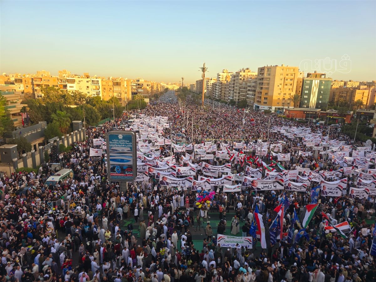 مئات المصلين بمسجد الصديق يهتفون بعد صلاة عيد الفطر بالروح بالدم نفديكي يا فلسطين (1)