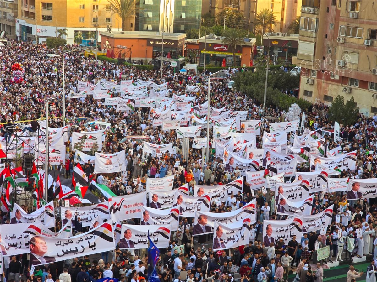 مئات المصلين بمسجد الصديق يهتفون بعد صلاة عيد الفطر بالروح بالدم نفديكي يا فلسطين (5)