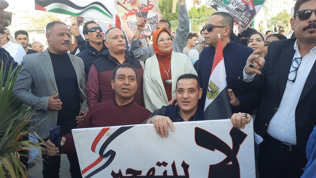 جانب من التظاهرات، فيتو