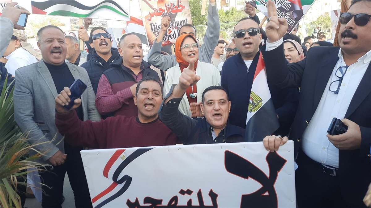 جانب من التظاهرات، فيتو