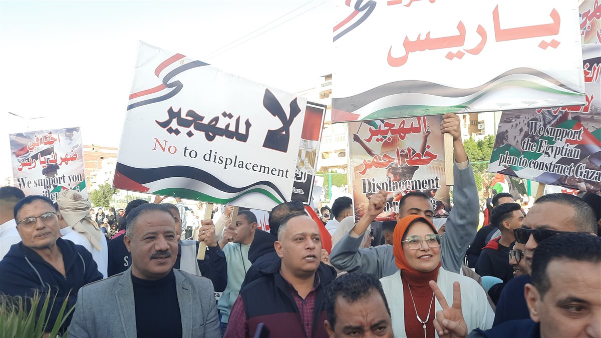 جانب من التظاهرات، فيتو