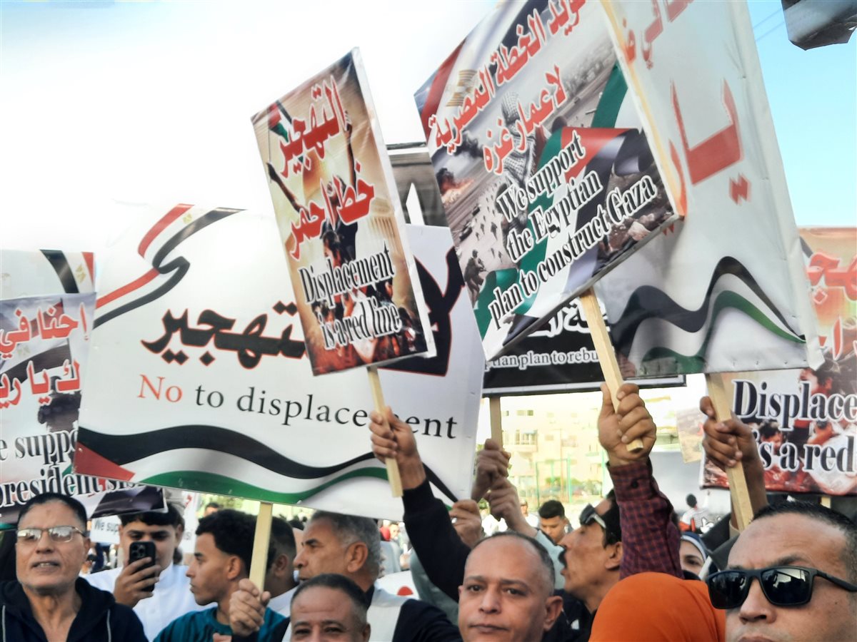 جانب من التظاهرات، فيتو