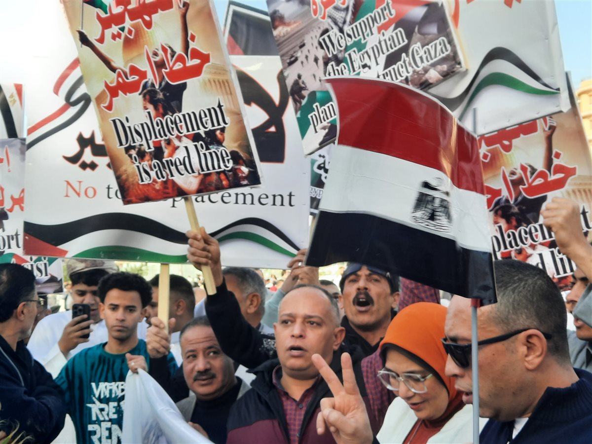 جانب من التظاهرات، فيتو