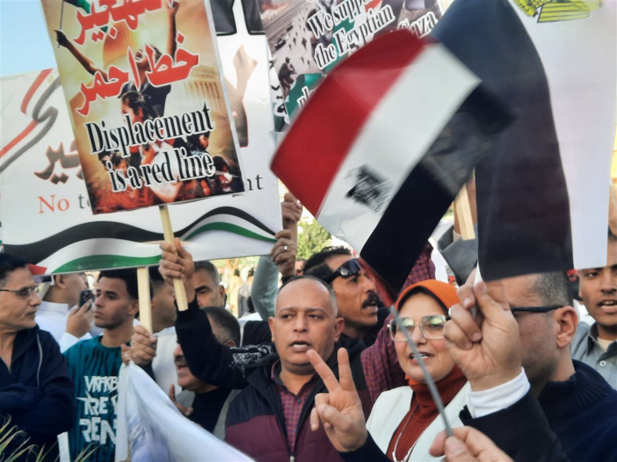 جانب من التظاهرات، فيتو