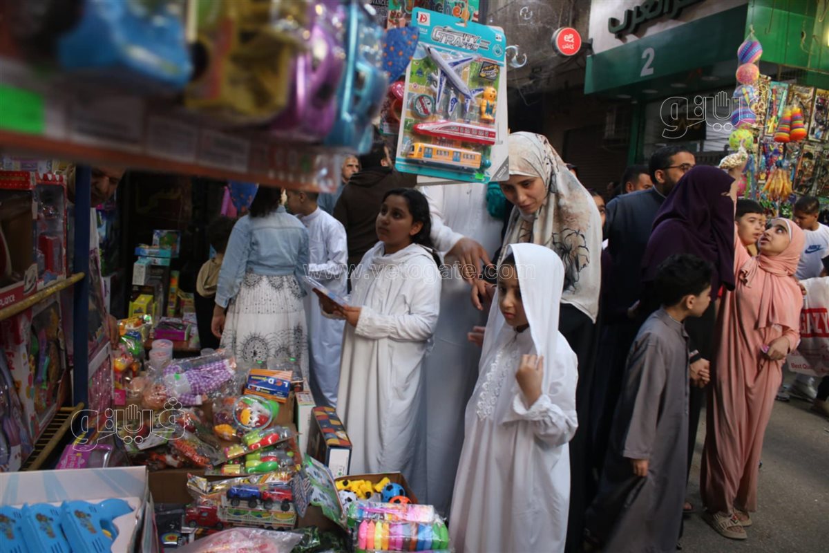 بهجة العيد تغمر ساحات المساجد (1)