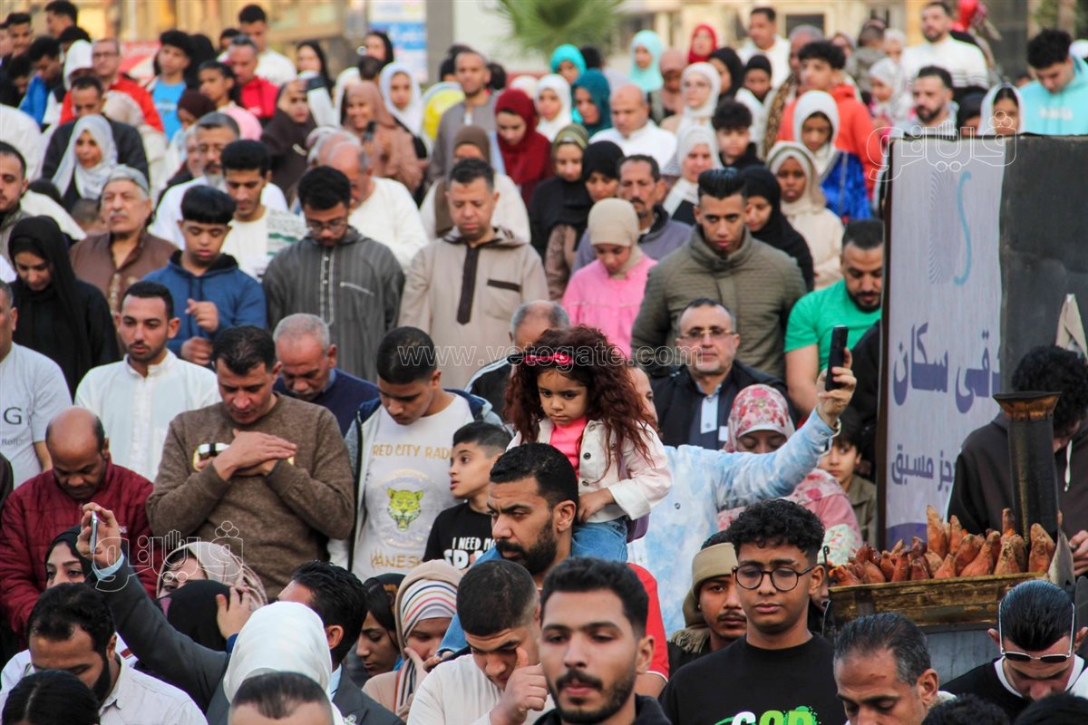 بهجة العيد تغمر ساحات المساجد (1)