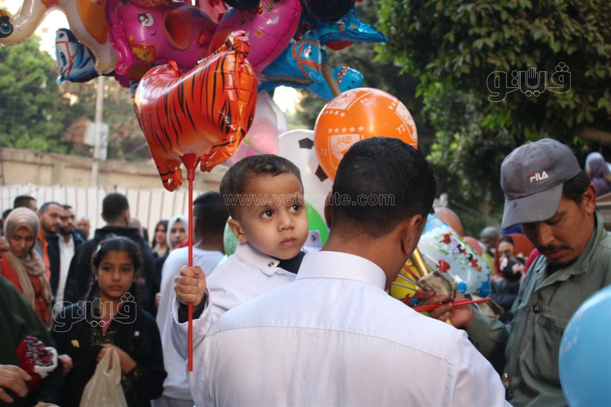 بهجة العيد تغمر ساحات المساجد (21)