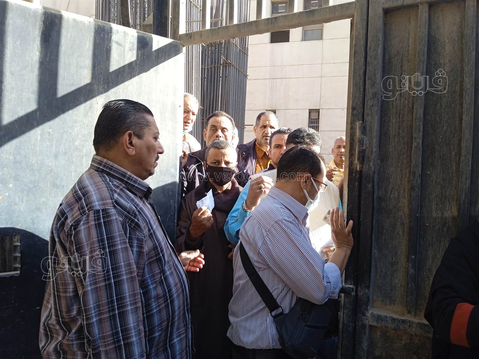 منع دخول المواطنين غير الملقحين إلى شركات الكهرباء بفيصل وبولاق (6)