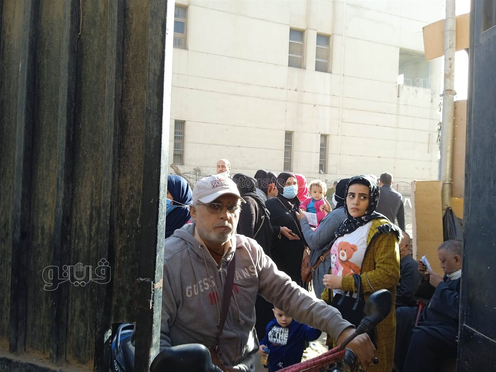 منع دخول المواطنين غير الملقحين إلى شركات الكهرباء بفيصل وبولاق (10)