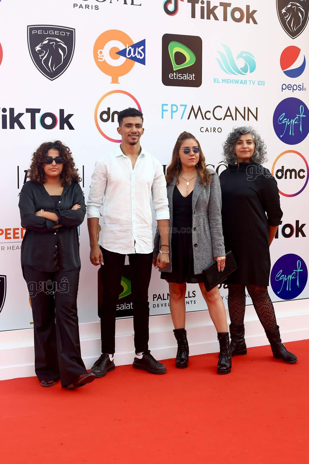 إطلالات النجوم وصناع السينما على ريد كاربت فيلم النهر (4)