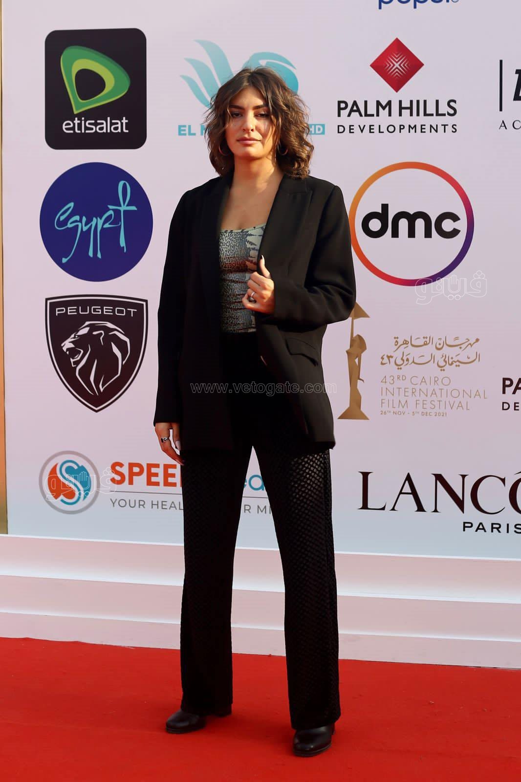 إطلالات النجوم وصناع السينما على ريد كاربت فيلم النهر (6)