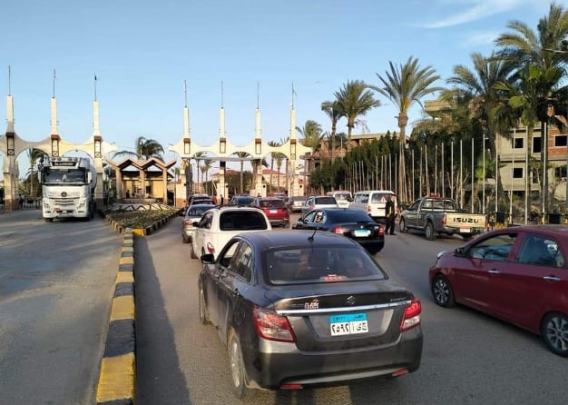 إقبال كبير علي مدينة رأس البر