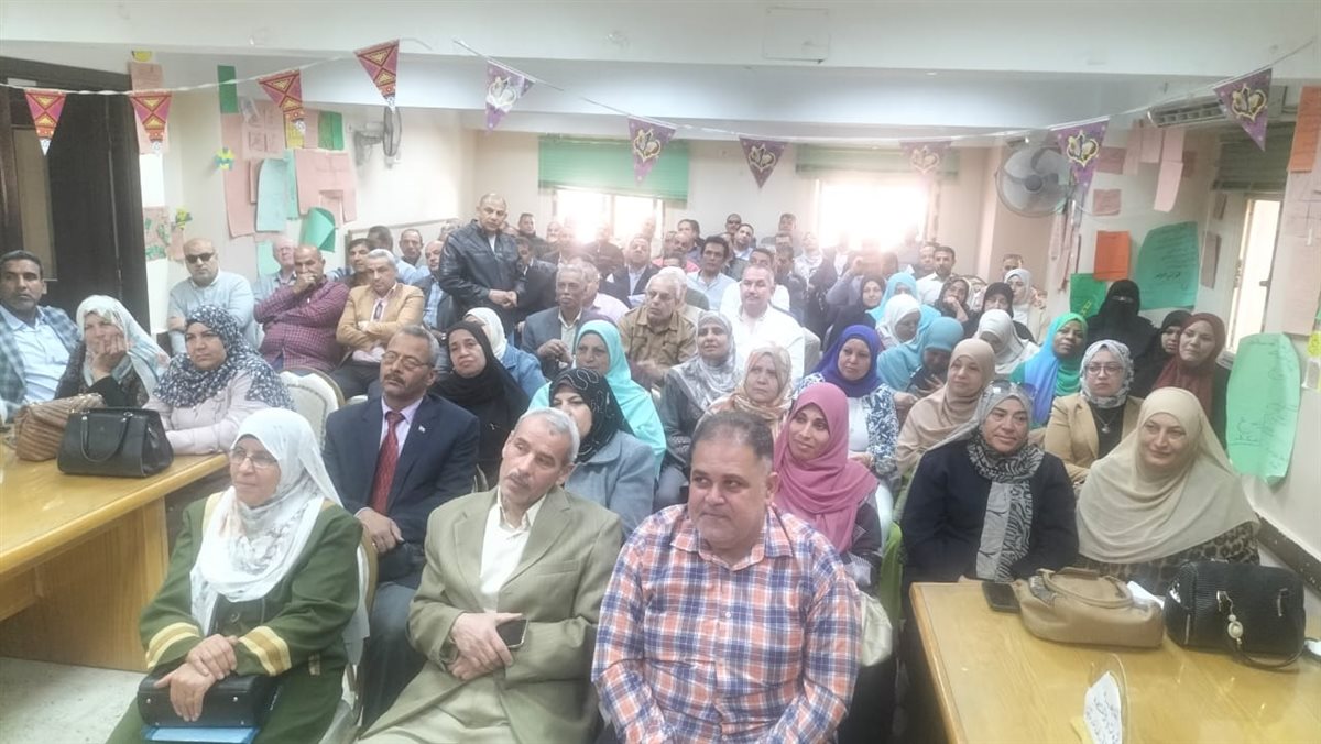 اجتماعات الادارات التعليمية لرفع درجة الاستعداد بعد عيد الفطر - فيتو