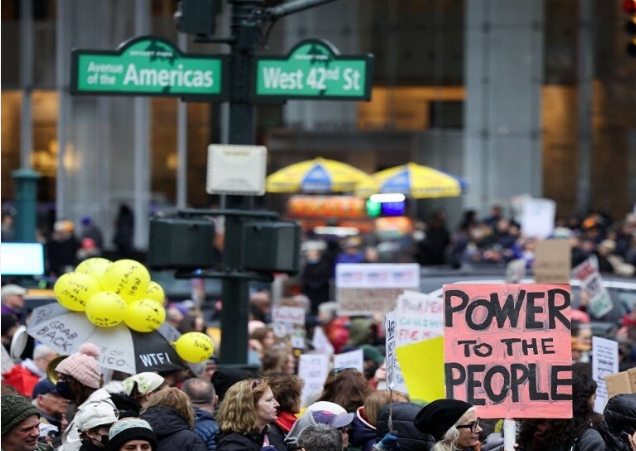 الأمريكان يحتشدون ضد ترامب وماسك، فيتو