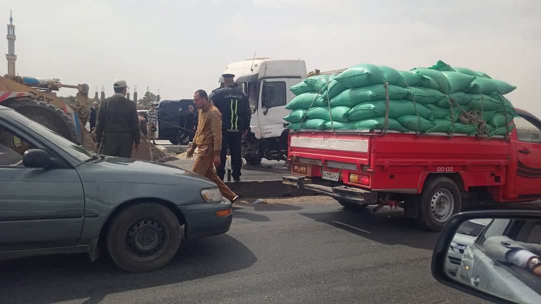 تفاصيل حادث الطريق الإقليمي.. اللقطات الاولى لتصادم تريلا وسوزوكي 