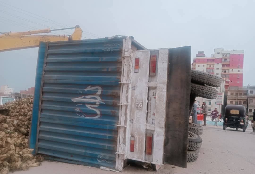 انقلاب سيارة بنجر علي كوبري بدكرنس في الدقهلية، فيتو