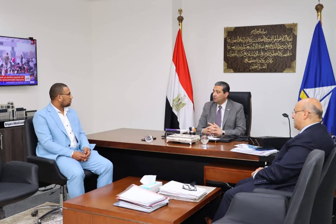 محافظ دمياط يستقبل مدير المساحه الجديد