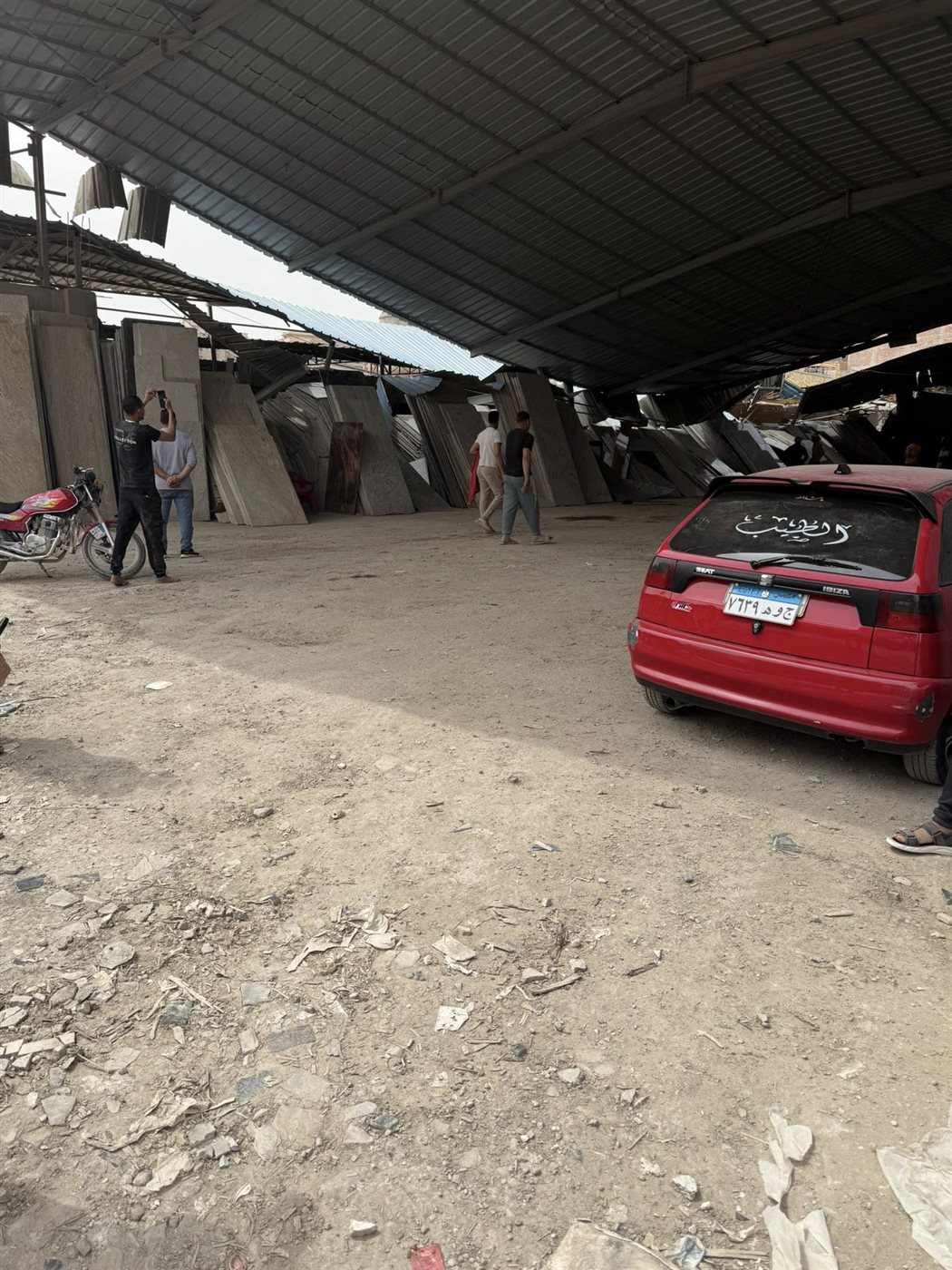 انهيار سقف مصنع رخام بشق التعبان<br> 