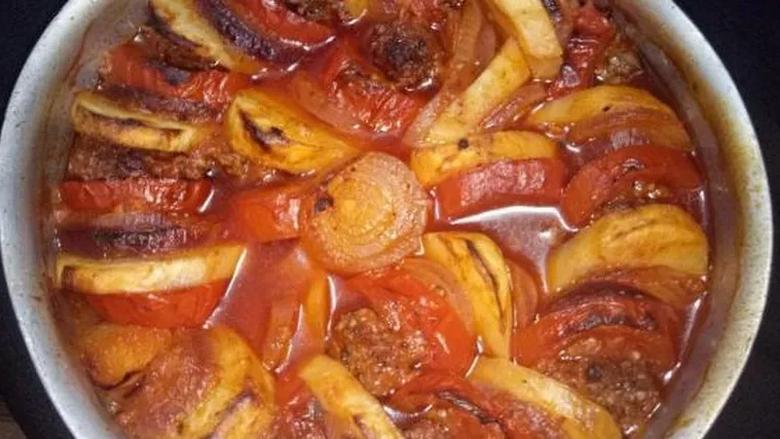 صينية البطاطس باللحمة في الفرن