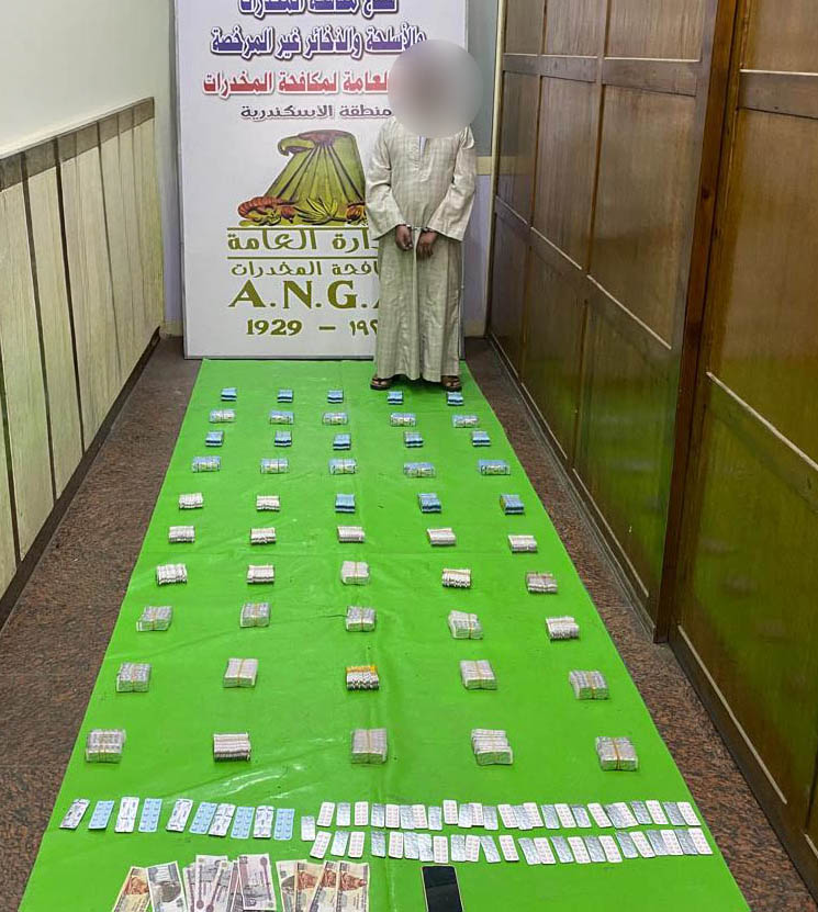 <strong>سقوط  عناصر إجرامية وبحوزتهم كميات ضخمة من المواد المخدرة بـ 9.8 مليون جنيه</strong>