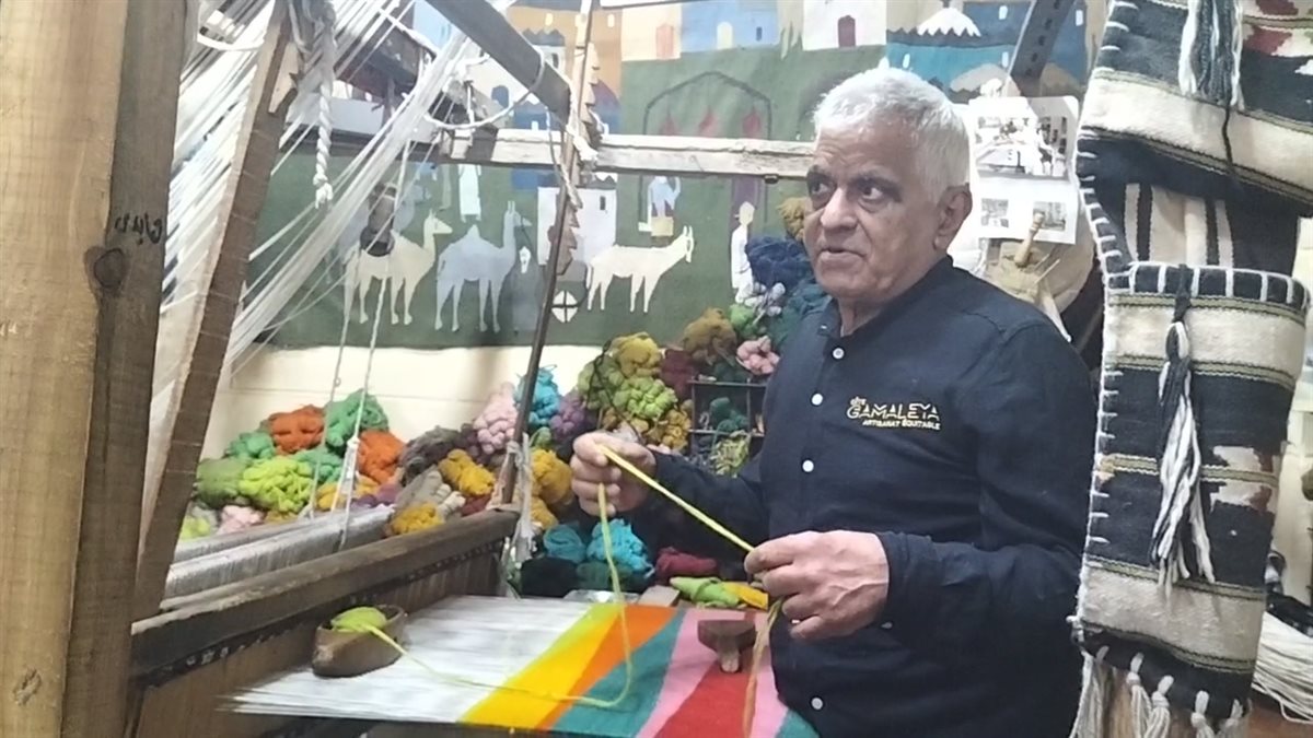 صناعة الكليم اليدوي