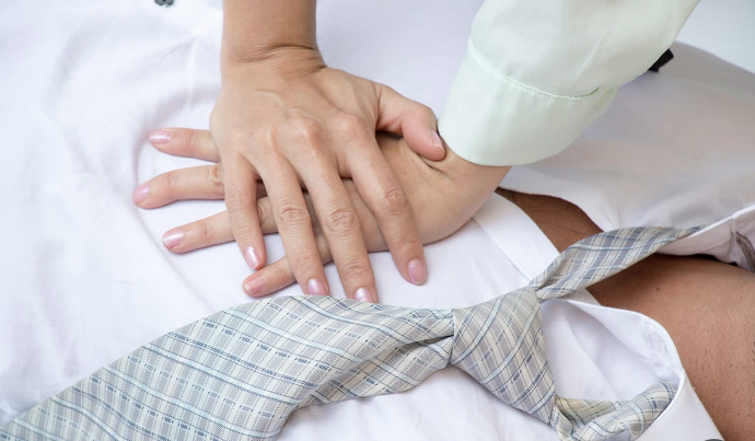 محاولات الإنعاش تفشف في إنقاذ الدكتور علي صلاح، فيتو