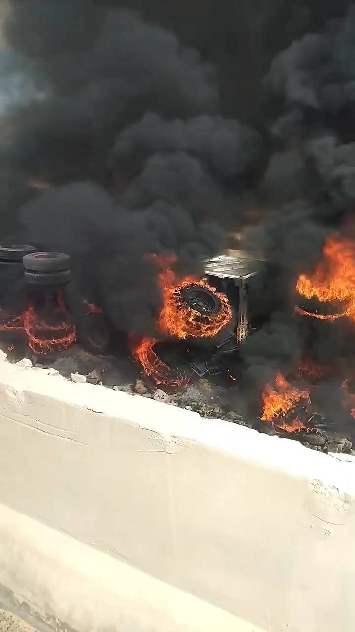 تفحم سيارة بطريق الزعفرانة بني سويف