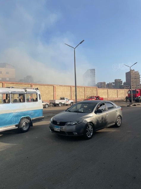 إجراء عمليات التبريد لحريق مغالق الأخشاب بالشرابية (4)