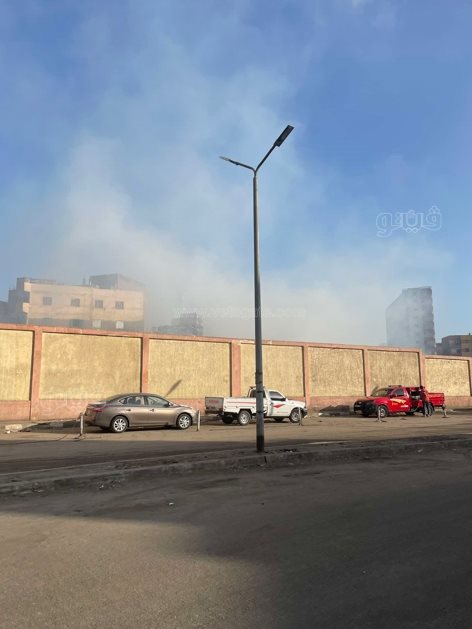 إجراء عمليات التبريد لحريق مغالق الأخشاب بالشرابية (5)