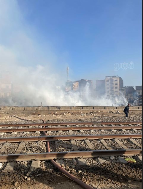 إجراء عمليات التبريد لحريق مغالق الأخشاب بالشرابية (8)