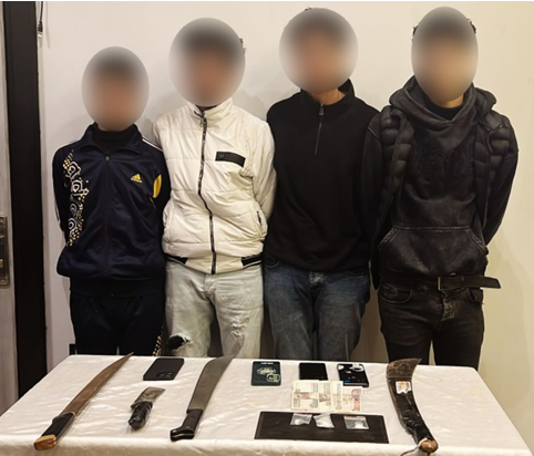 القبض على 4 عاطلين لحيازة أسلحة بيضاء وأداء حركات استعراضية وبلطجة بالإسكندرية 