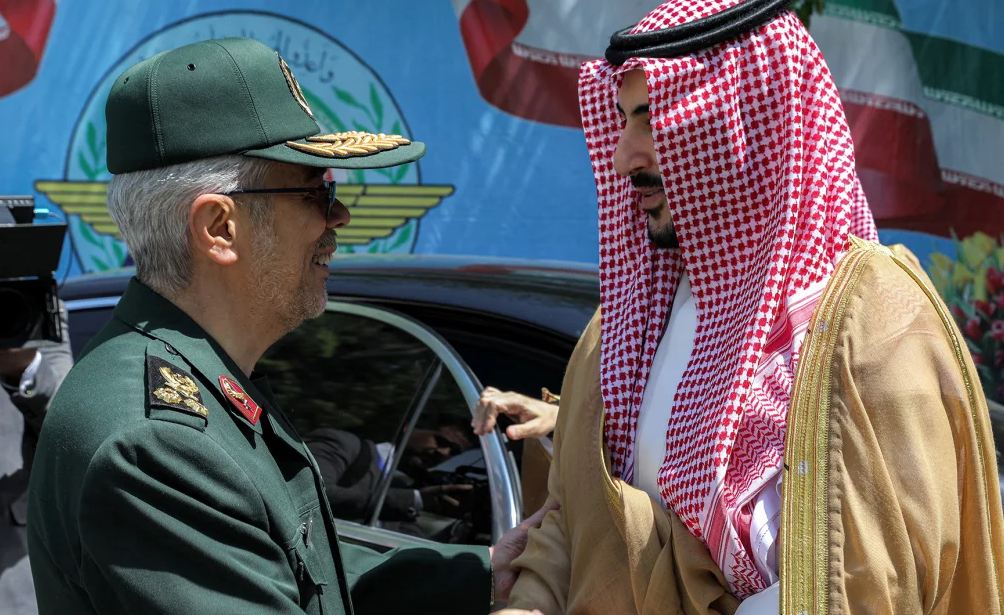 اللواء باقري يستقبل وزير الدفاع السعودي، فيتو