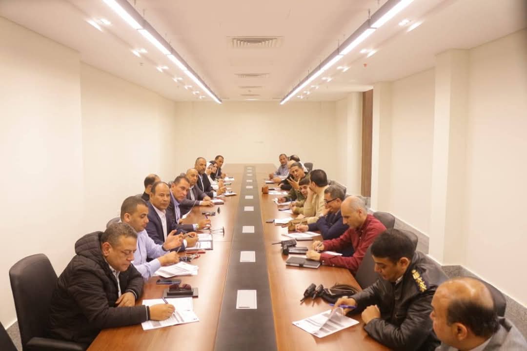 اجتماع اللجنة العليا لإدارة وتشغيل المواقف بدمياط