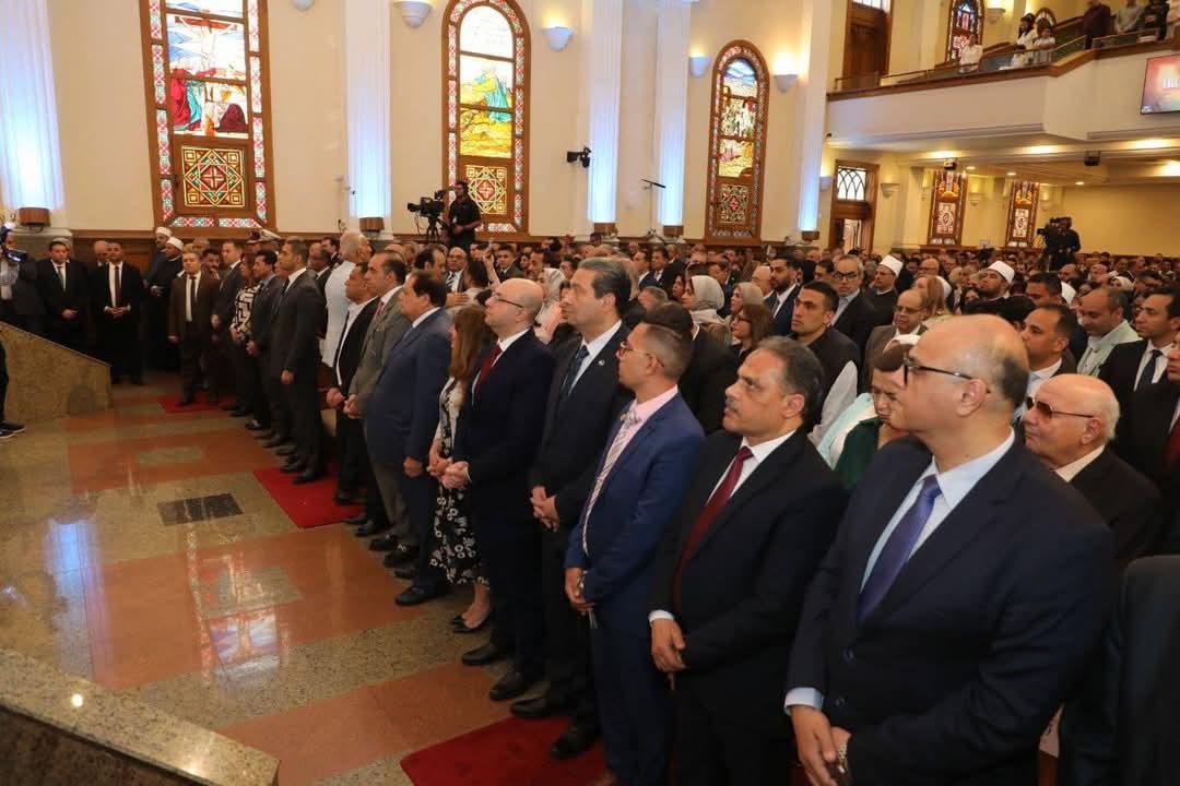 محافظ دمياط يشارك في احتفالات الكنيسة الإنجيلية بعيد القيامة المجيد
