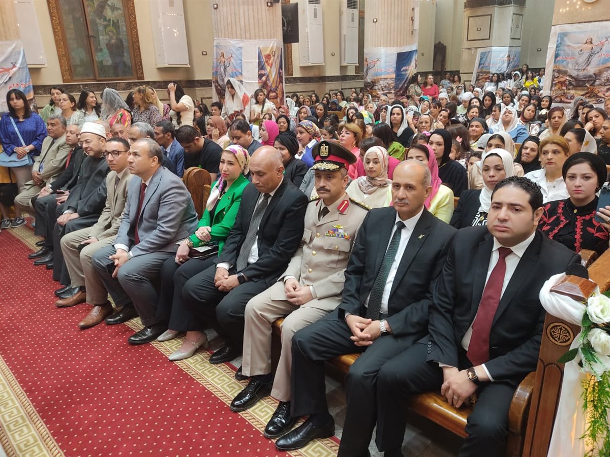 جانب من قداس عيد القيامة بمطرانية بني سويف