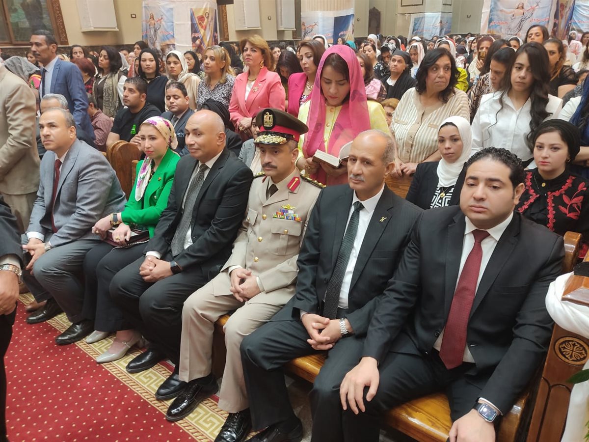 جانب من قداس عيد القيامة بمطرانية بني سويف