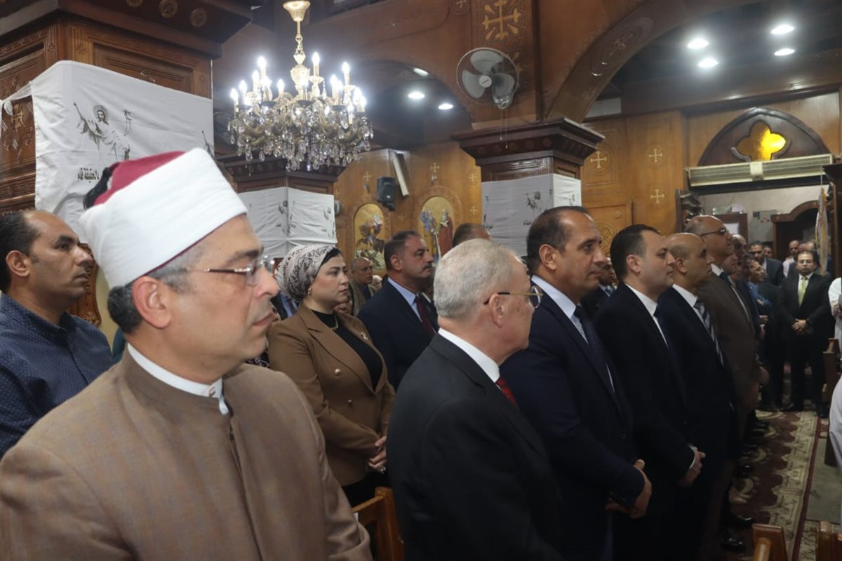 محافظ القليوبية خلال قداس عيد القيامة،فيتو