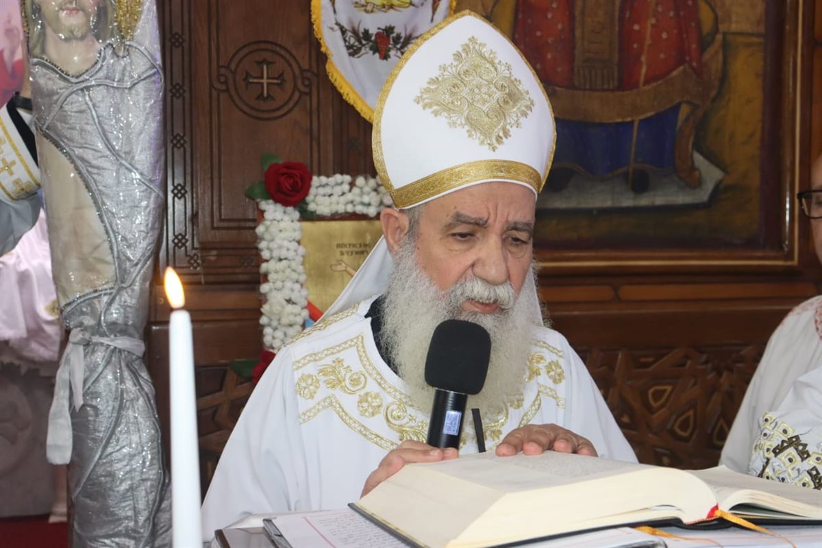 محافظ القليوبية خلال قداس عيد القيامة،فيتو