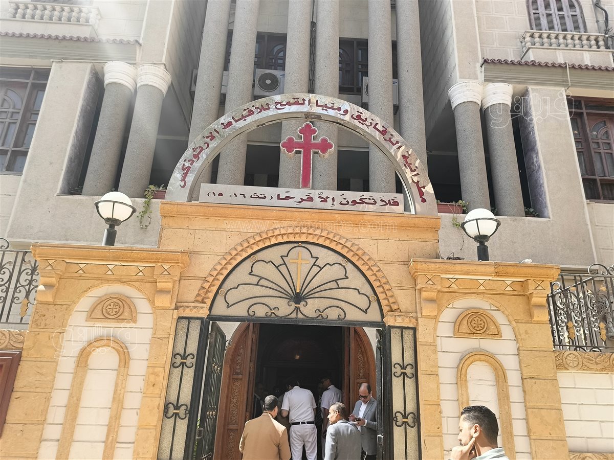 محافظ الشرقية يقدم التهنئة للأقباط، فيتو