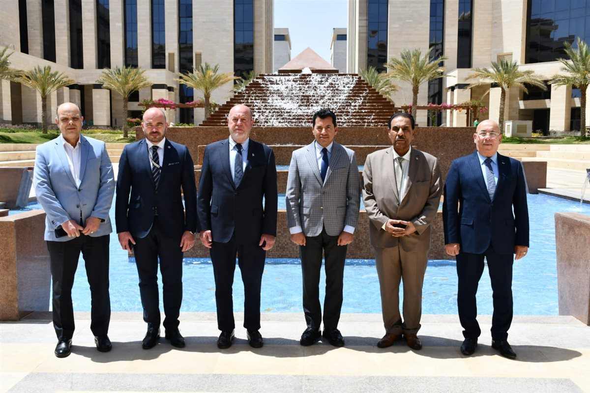 وزير الشباب والرياضة يستقبل رئيس الاتحاد الدولي للكاراتيه