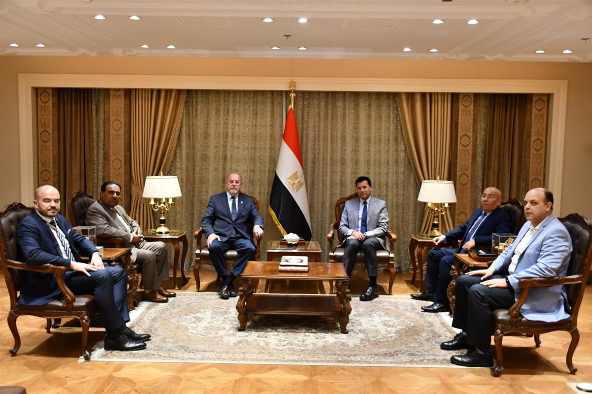 وزير الشباب والرياضة يستقبل رئيس الاتحاد الدولي للكاراتيه