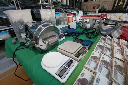 مجوهرات ودولارات وسيارات و200 كيلو حشيش أبرز الأحراز مع عصابة سارة خليفة