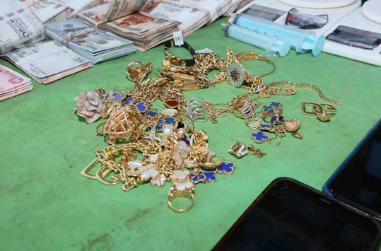 المضبوطات مع عصابة سارة خليفة 